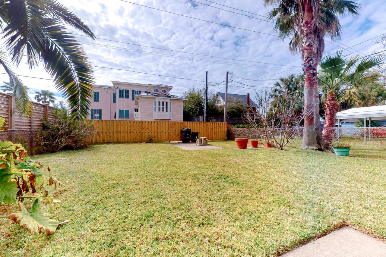 Greener Grasses Galveston Luaran gambar